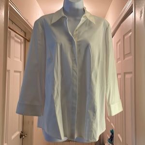 VAN Huesen women’s classic white button down blouse.